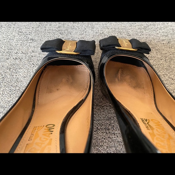 Ferragamo Nero Patent Pumps w/ Box - Picture 5 of 8